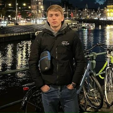 Женя Сафаров